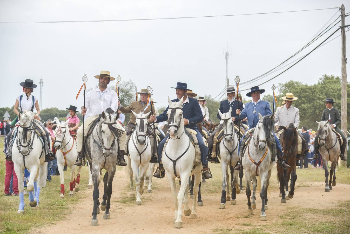 Domingo, 3 de mayo: El día grande de la romería volvió a llenar la dehesa de familias y grupos pasando un día de campo para ver a la Virgen de Bótoa. Fotografia: JV Arnelas