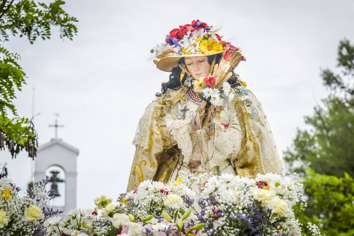 Domingo, 3 de mayo: El día grande de la romería volvió a llenar la dehesa de familias y grupos pasando un día de campo para ver a la Virgen de Bótoa. Fotografia: JV Arnelas