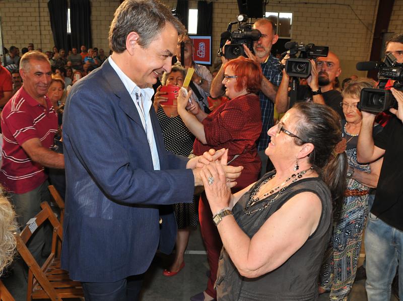 Zapatero acompaña a Vara en un mitin en Plasencia