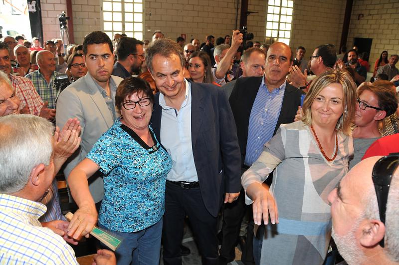 Zapatero acompaña a Vara en un mitin en Plasencia