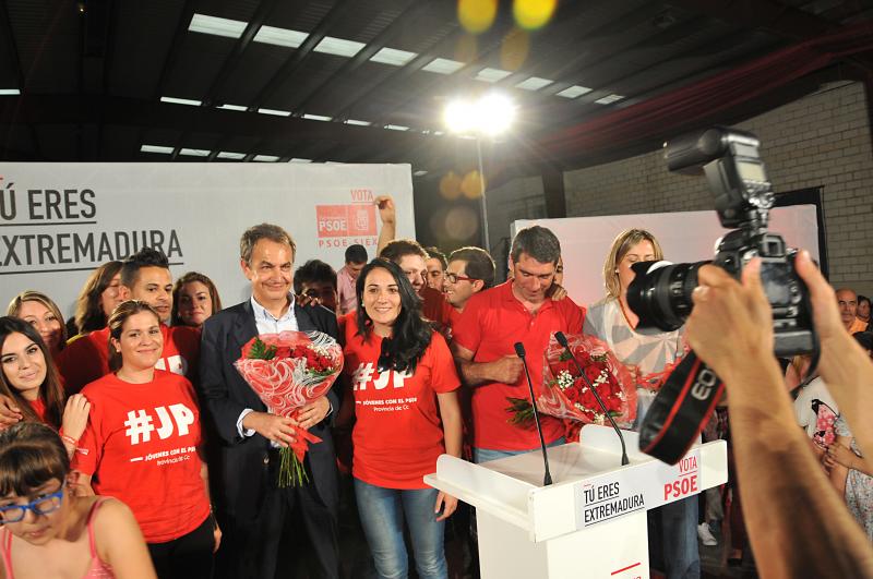 Zapatero acompaña a Vara en un mitin en Plasencia