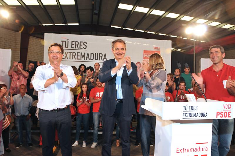 Zapatero acompaña a Vara en un mitin en Plasencia