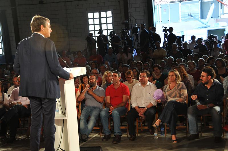 Zapatero acompaña a Vara en un mitin en Plasencia