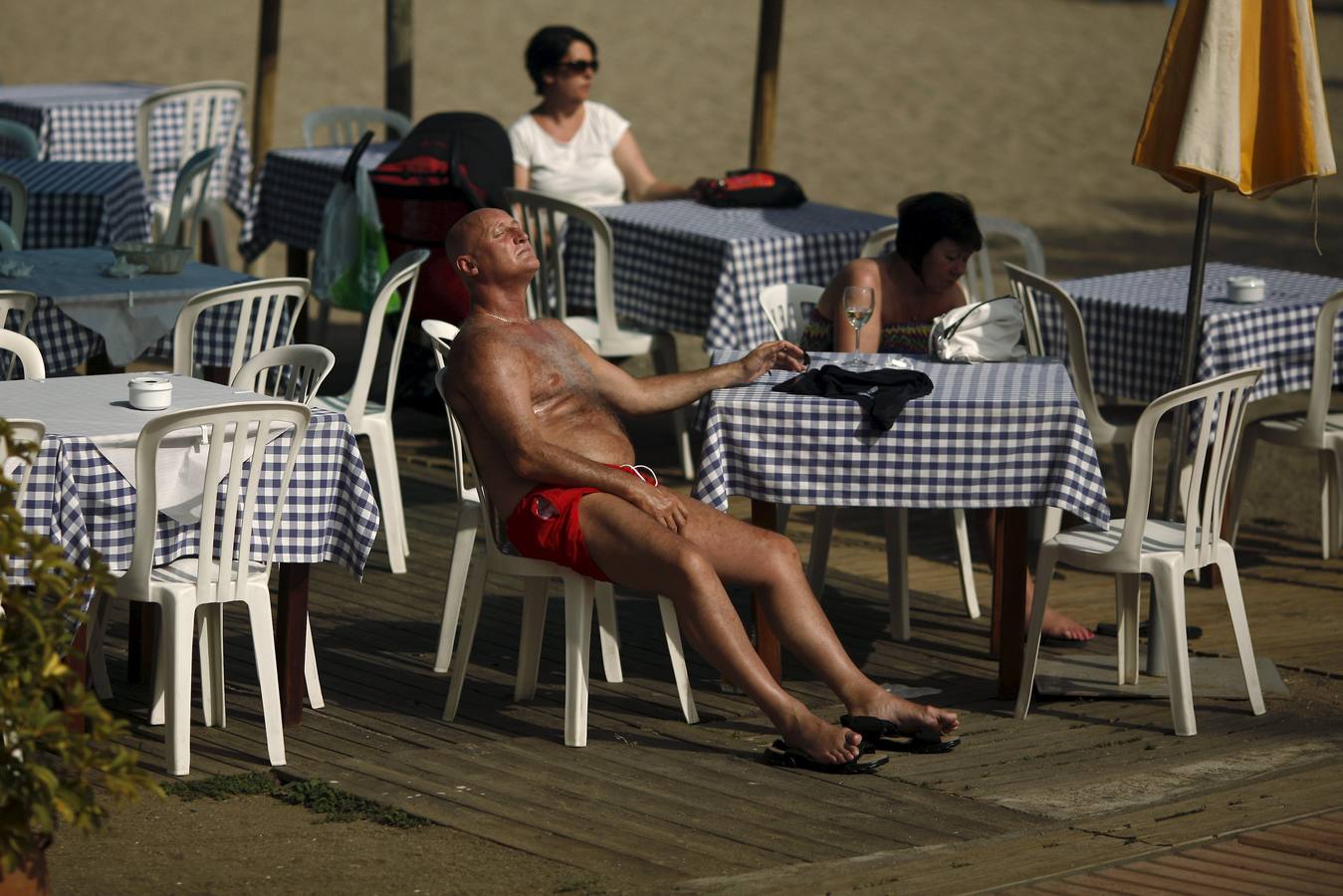 Miércoles, 13 de mayo. Una ola de calor sahariana eleva las temperaturas en España hasta los cuarenta grados. Fotografías: Agencias.