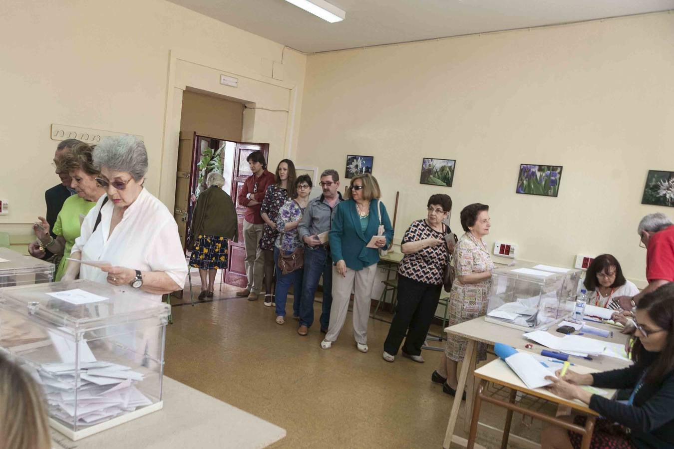 La jornada electoral en Cáceres, en imágenes