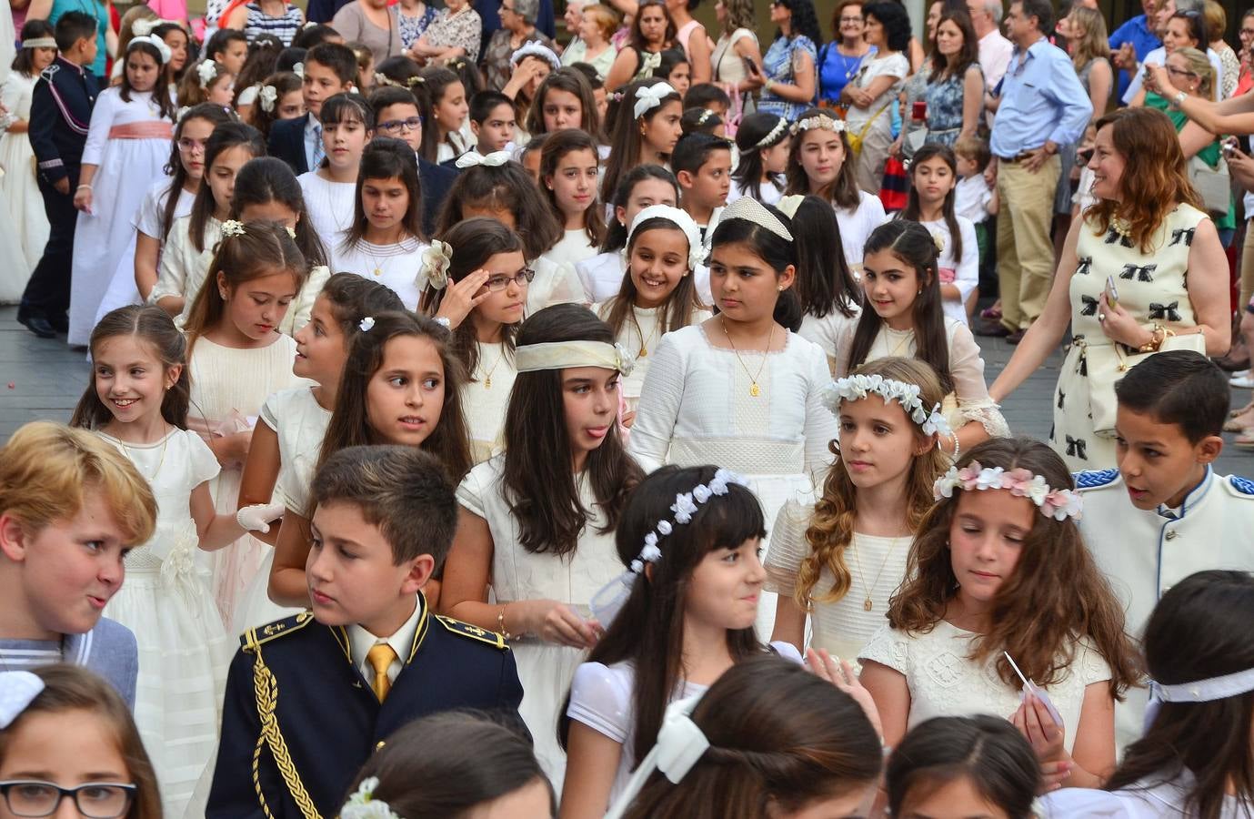 Domingo, 7 de junio. La tradicional procesión del Corpus recorrió las calles del centro de Badajoz. Fotografías: Casimiro Moreno.