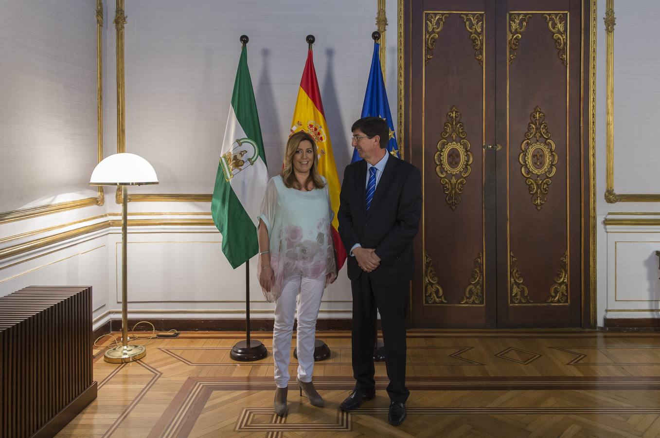 Martes, 9 de junio: La presidenta de la Junta de Andalucía en funciones, Susana Díaz, y el líder de Ciudadanos, Juan Marín llegan a un pacto de gobierno. El próximo sábado habrá debate de investidura de Susana Díaz como presidenta. Fotografía: EFE/Julio Muñoz