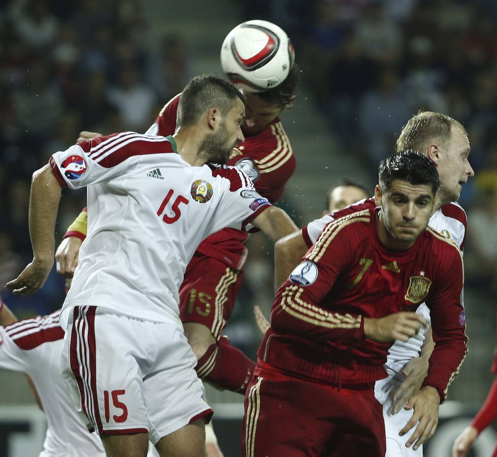 Domingo, 14 de junio: la Selección española de fútbol vence por un tanto a cero a Bielorrusia en un encuentro clasificatorio para la Eurocopa 2016. Fotografía Efe