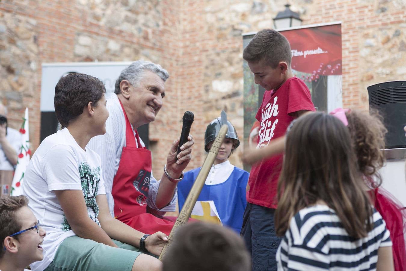 Fernando Romay cocina con cerezas del Jerte en Cáceres