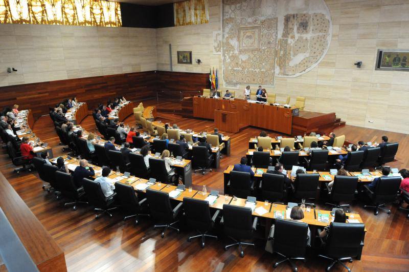 Primera sesión de la Asamblea de Extremadura