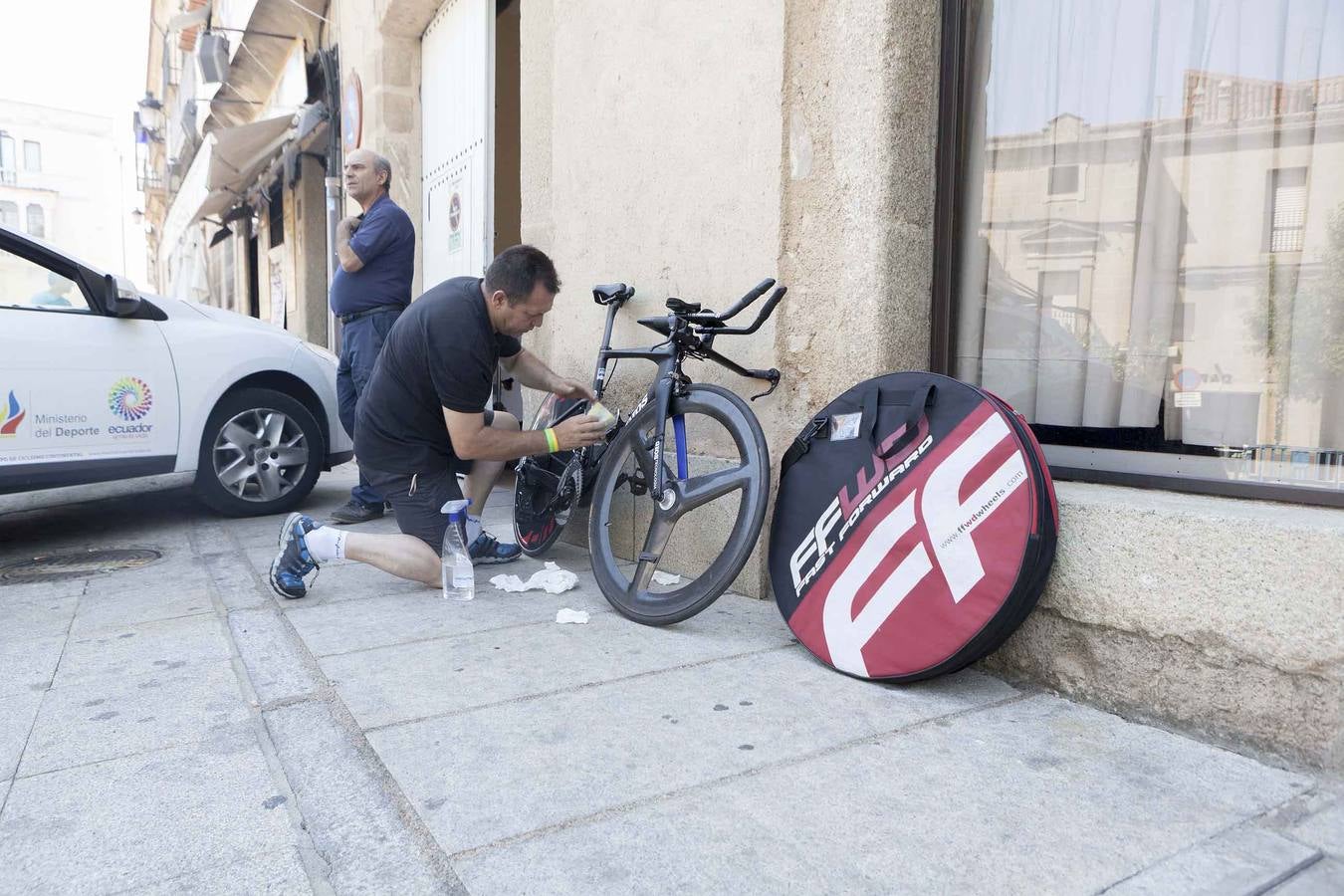 Problemas circulatorios en Cáceres por el campeonato ciclista