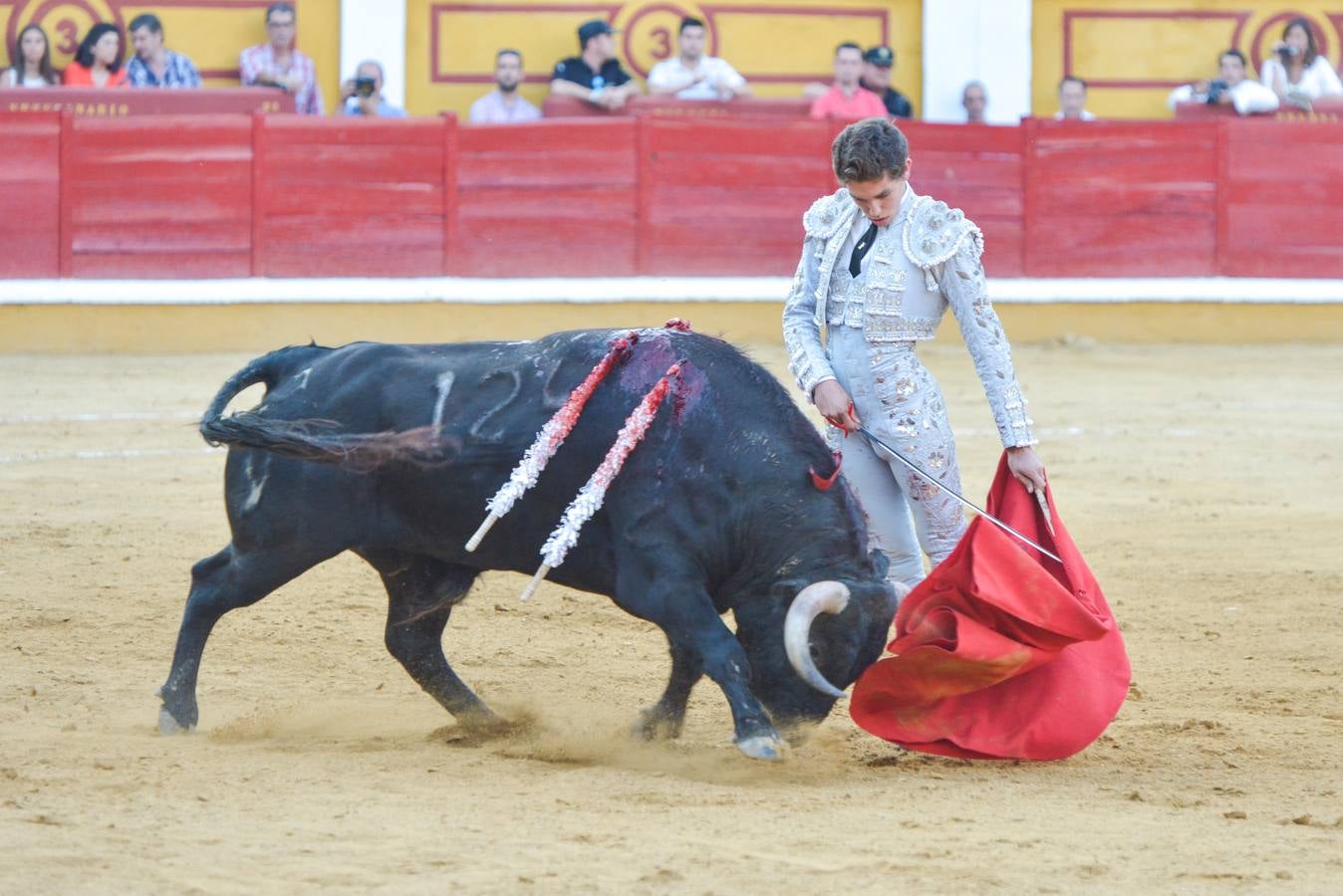 Orejas de peso en una difícil novillada de Fernando Peña en el coso de Pardaleras