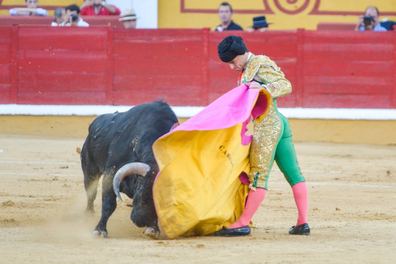 Orejas de peso en una difícil novillada de Fernando Peña en el coso de Pardaleras