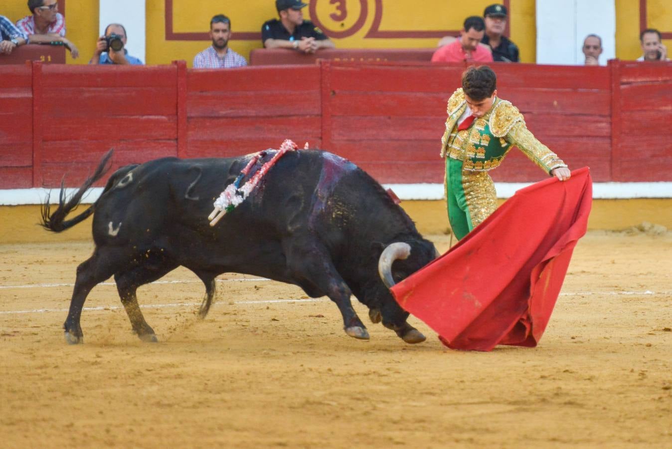 Orejas de peso en una difícil novillada de Fernando Peña en el coso de Pardaleras