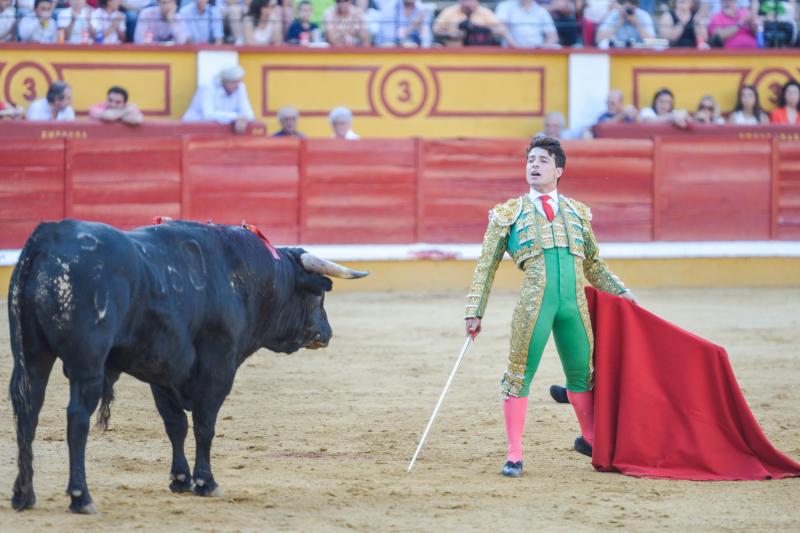 Orejas de peso en una difícil novillada de Fernando Peña en el coso de Pardaleras