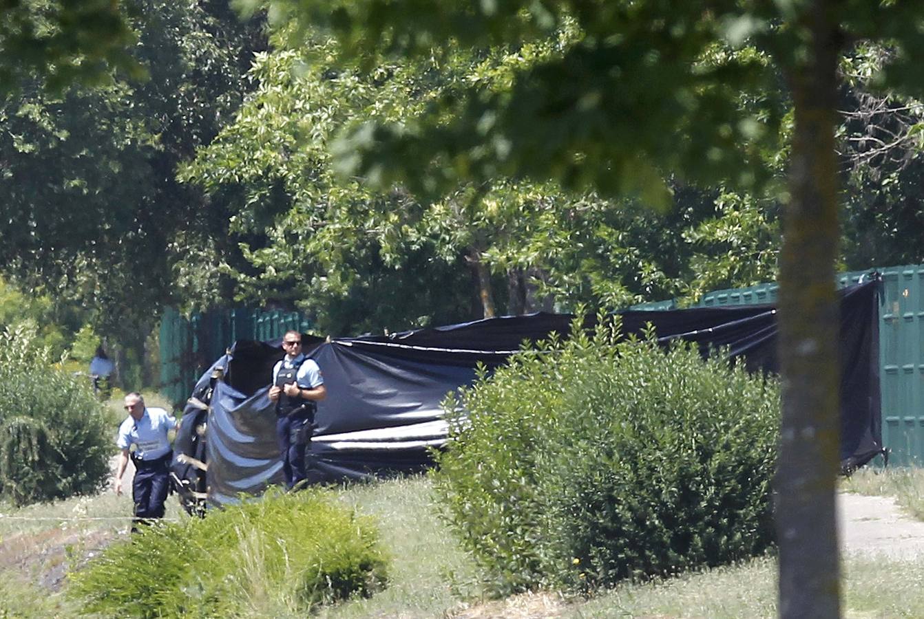 Viernes, 26 de junio: Tunez, Kuwait y Lyon sufren atentados provocados por yihadistas, causando decenas de muertos, incluido uno por decapitación. Fotografías: Agencias.