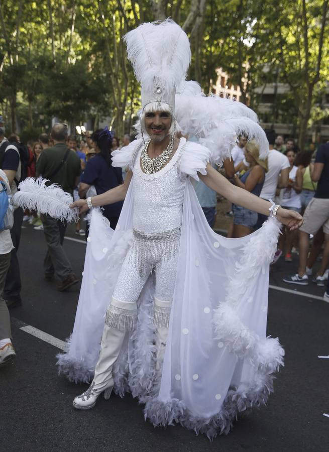 Un participante del tradicional desfile del Orgullo Gay.