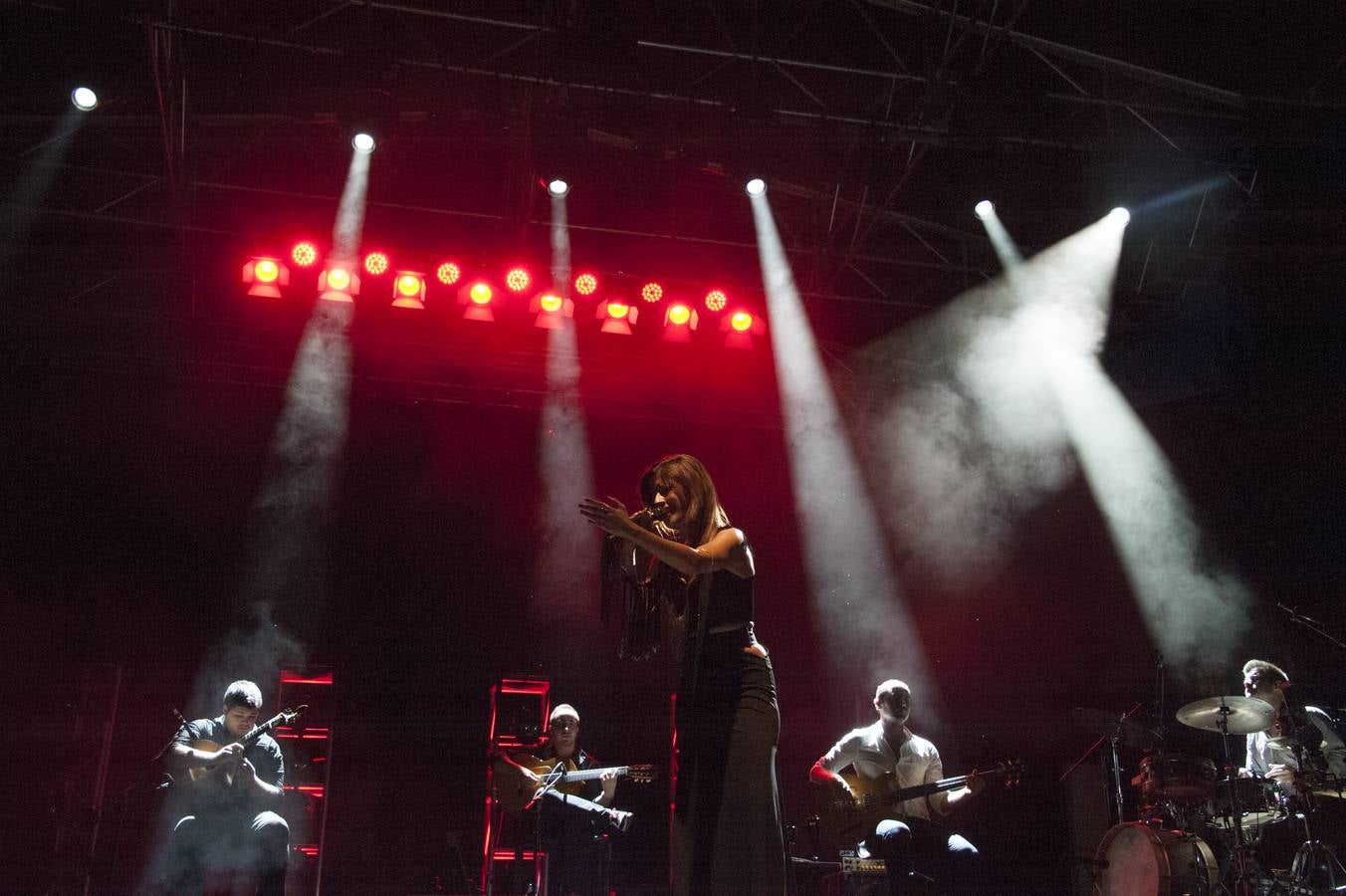 Jueves, 9 de julio: La bailaora Sara Baras y la cantante portuguesa Ana Moura ofrecieron "lo mejor de sí mismas" y llenaron el Auditorio Ricardo Carapeto de Badajoz durante la primera noche del 9º festival 'Badasom', Fotografía: Pakopí