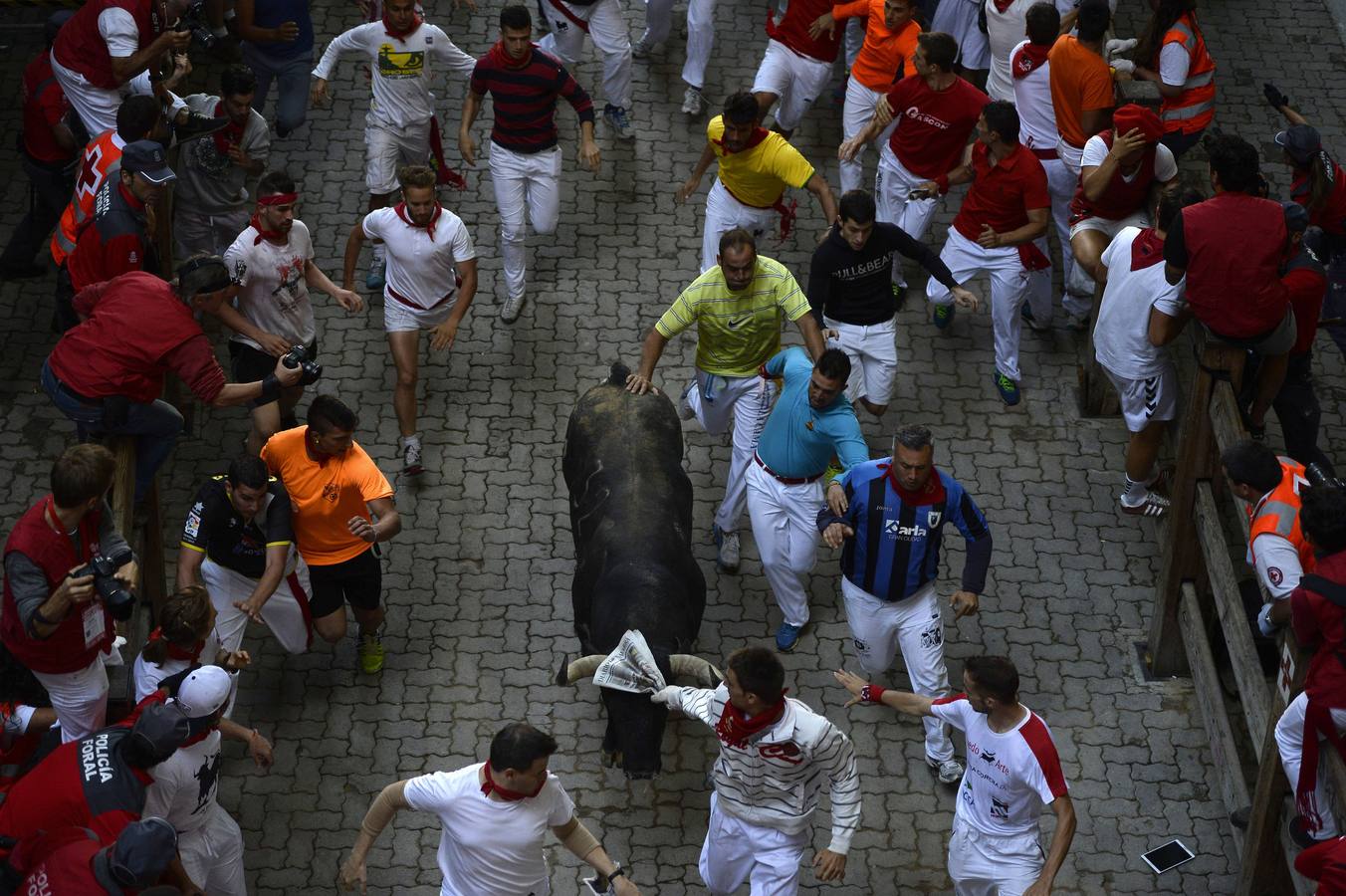 Limpio sexto encierro de Sanfermines