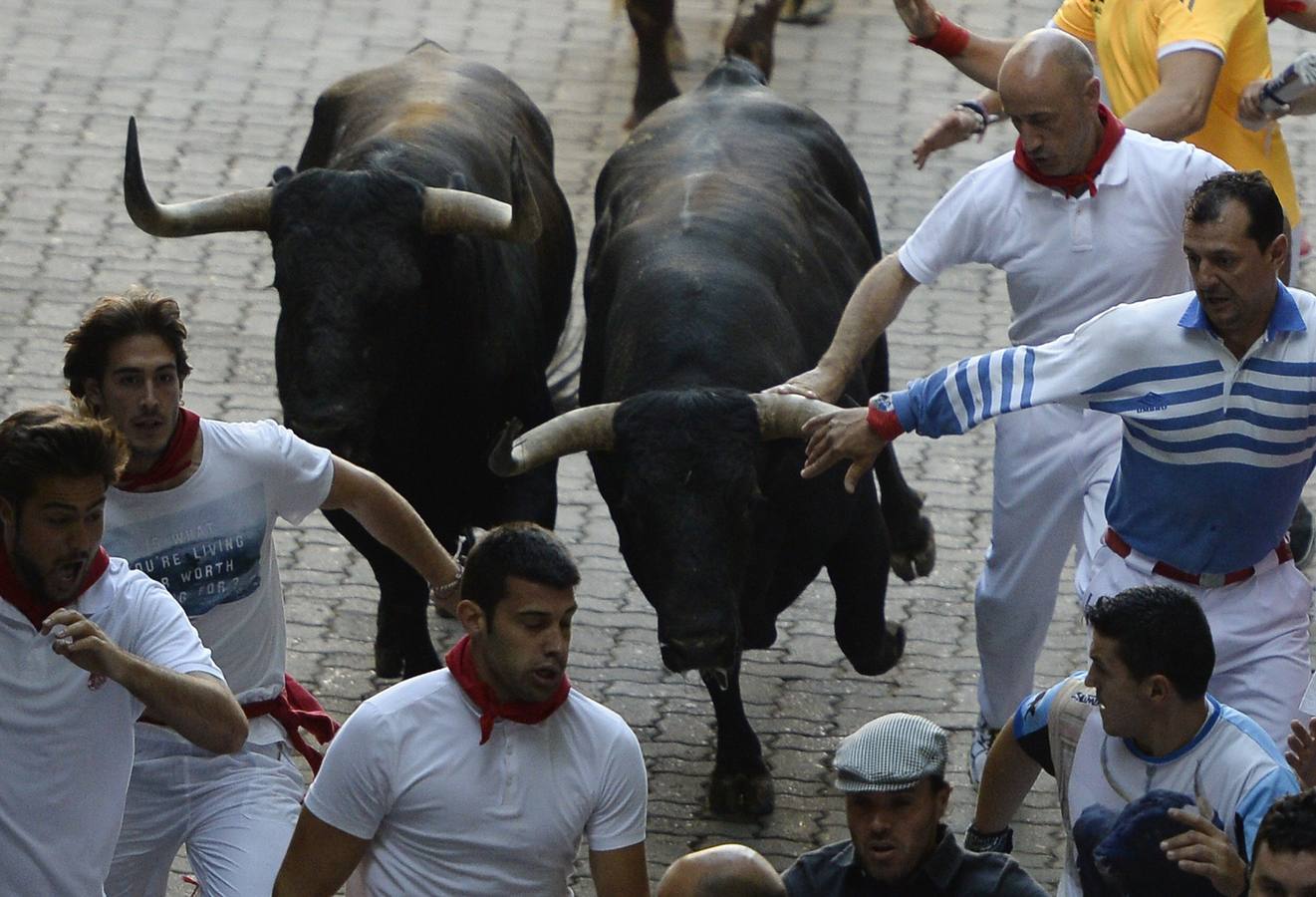 Limpio sexto encierro de Sanfermines