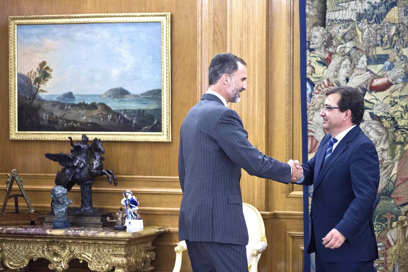 Jueves, 16 de julio: Guillermo Fernández Vara fue recibido por Su Majestad el Rey Felipe VI tras su elección como nuevo presidente de la la Junta de Extremadura en el Palacio de la Zarzuela. Fotografías: Agencias