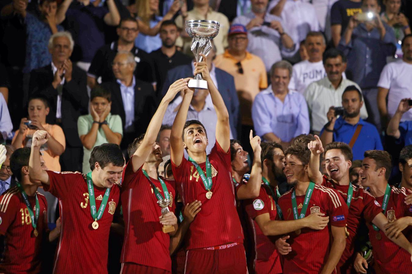 Domingo, 19 de julio: La Selección españaola de fútbol sub-19, se proclamó, por séptima vez, campeona de Europa tras vencer a rusia por dos tantos a cero. Fotografía: Agencia  AFP