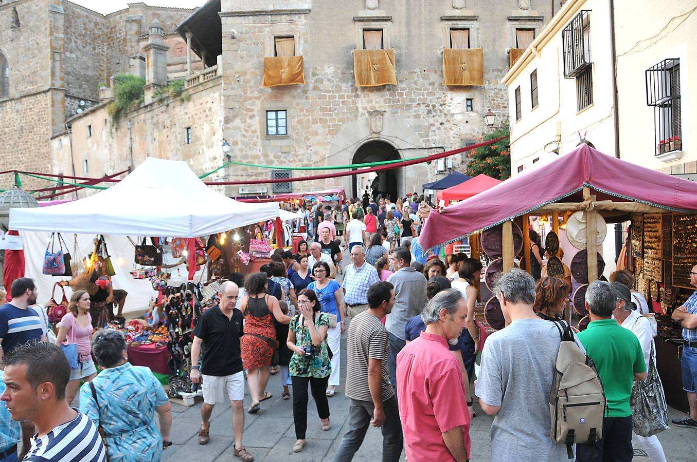 Ambiente en el mercado del Martes Mayor