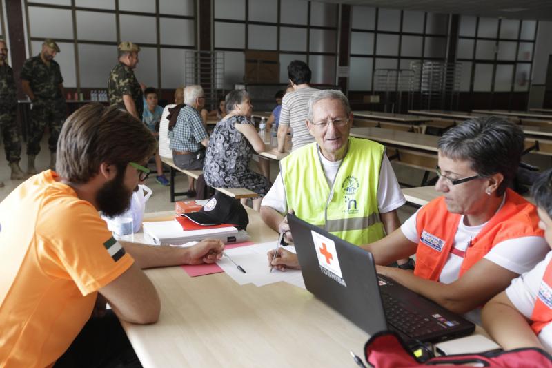 Moraleja se vuelca con las personas desalojadas por el fuego