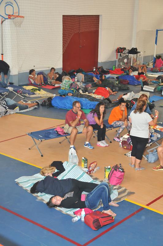 Moraleja se vuelca con las personas desalojadas por el fuego