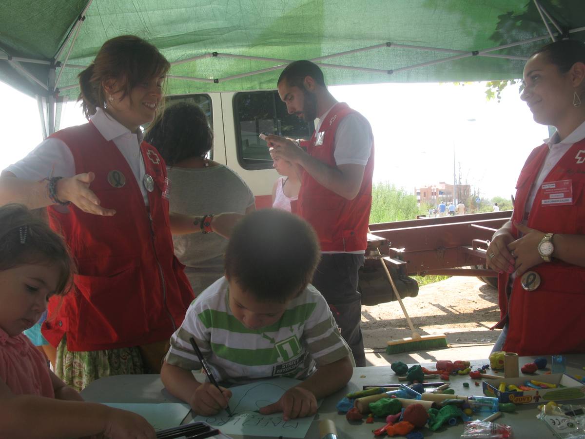 Vecinos de Moraleja y voluntarios de Cruz Roja se vuelcan con los evacuados