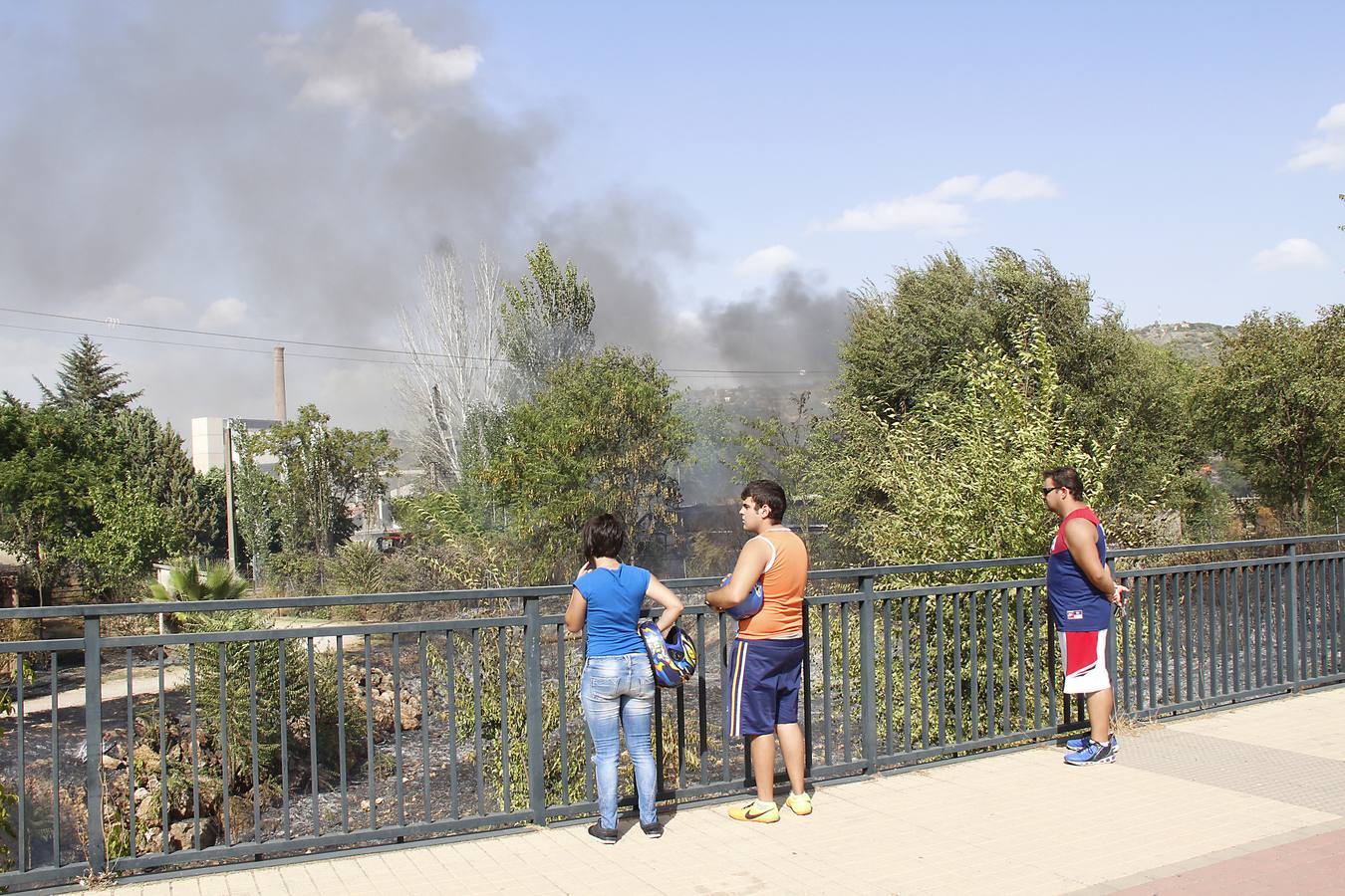 Un incendio arrasa la escuela taller municipal en la Ribera del Marco