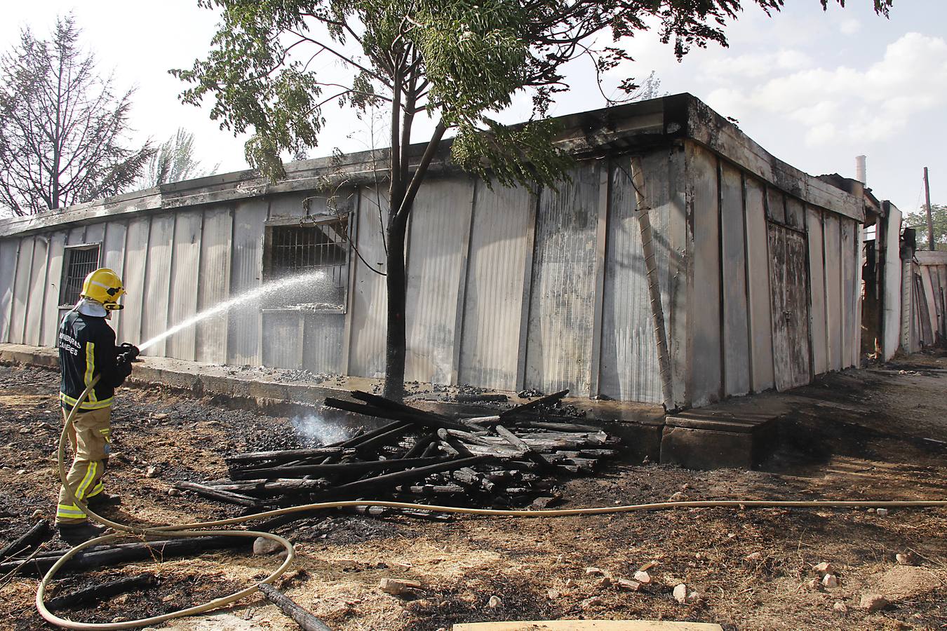 Un incendio arrasa la escuela taller municipal en la Ribera del Marco