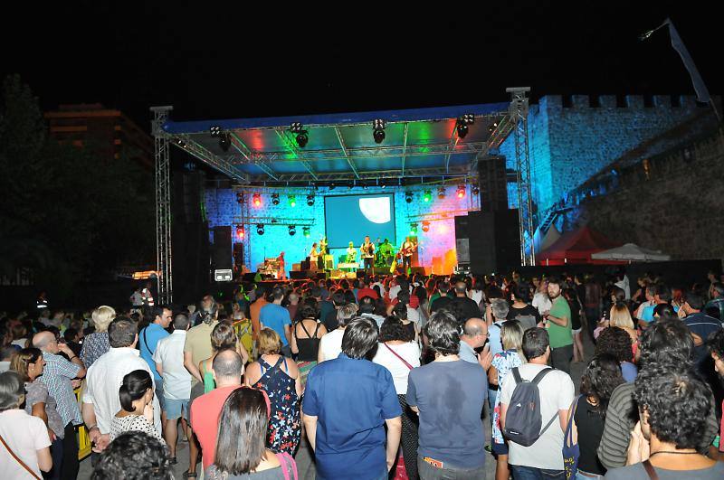 La segunda jornada del festival Folk de Plasencia, en imágenes