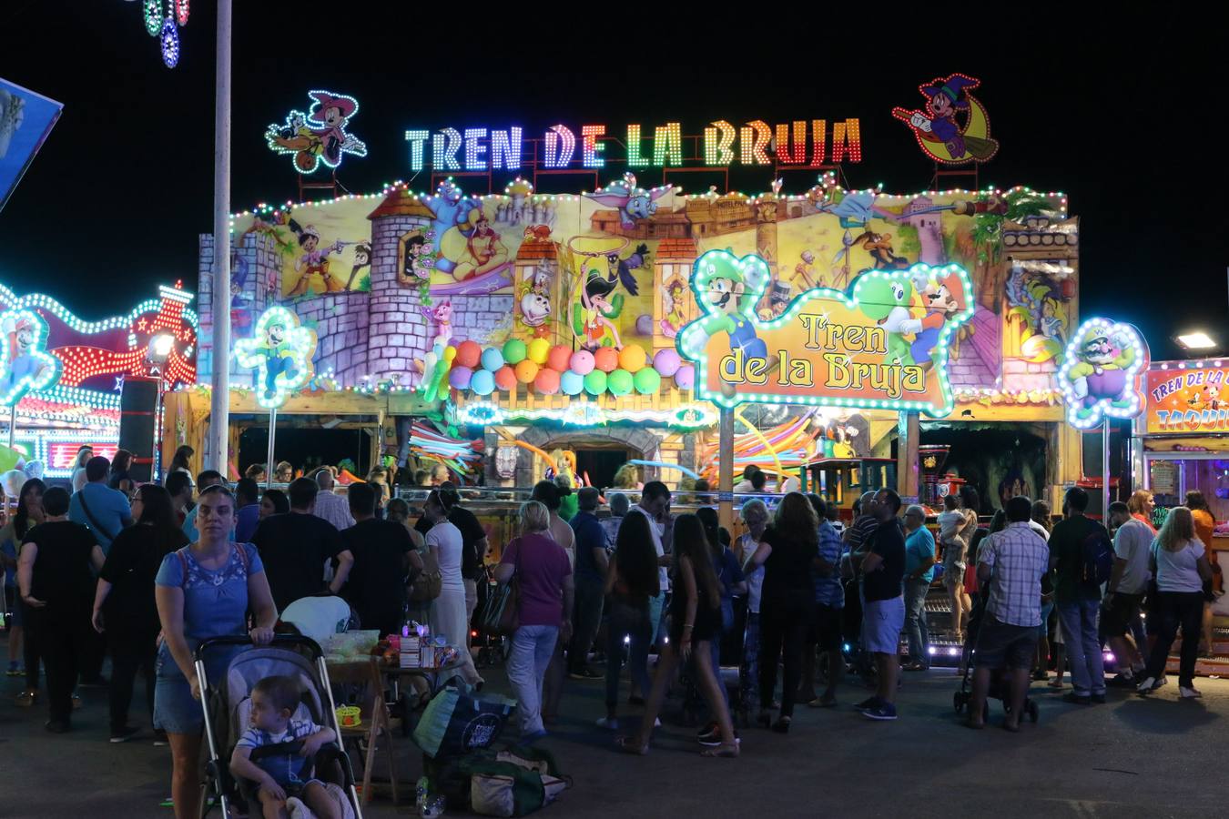Lunes, 31 de agosto: La Feria de septiembre de Mérida arrancó de manera oficial con un vecino de la ciudad como principal protagonista. Evelio Gómez Tordesillas, como el representante vecinal más veterano de la antigua villa romana, fue el encargado de pulsar el botón para que el recinto ferial y su portada cobrara vida. Fotografía: JM Romero