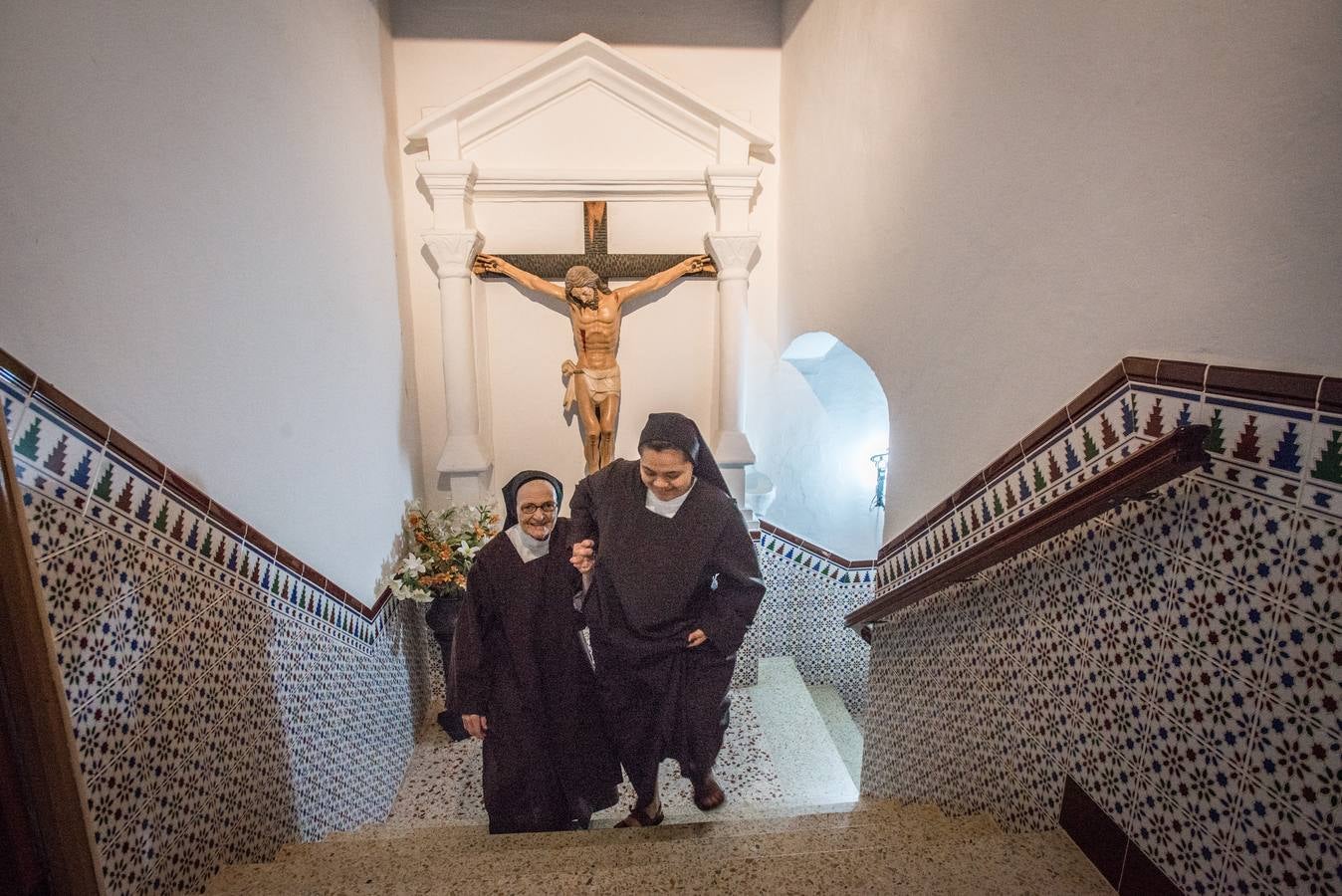 Tras las rejas de clausura