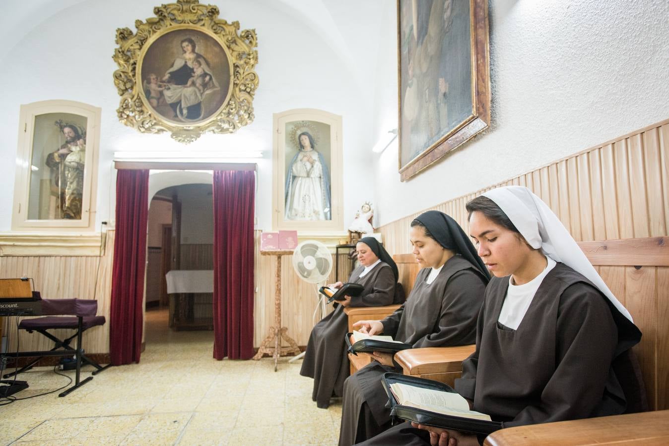 Tras las rejas de clausura