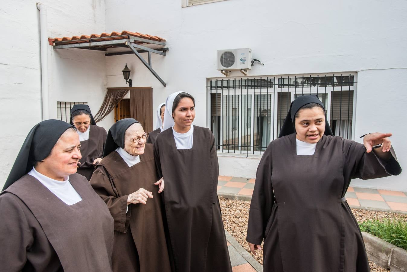 Tras las rejas de clausura