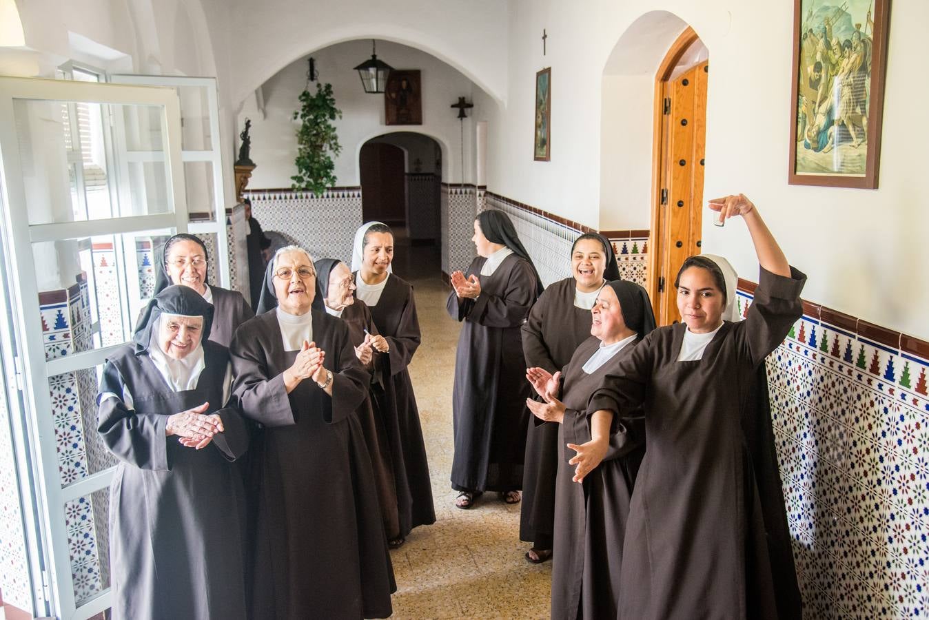 Tras las rejas de clausura