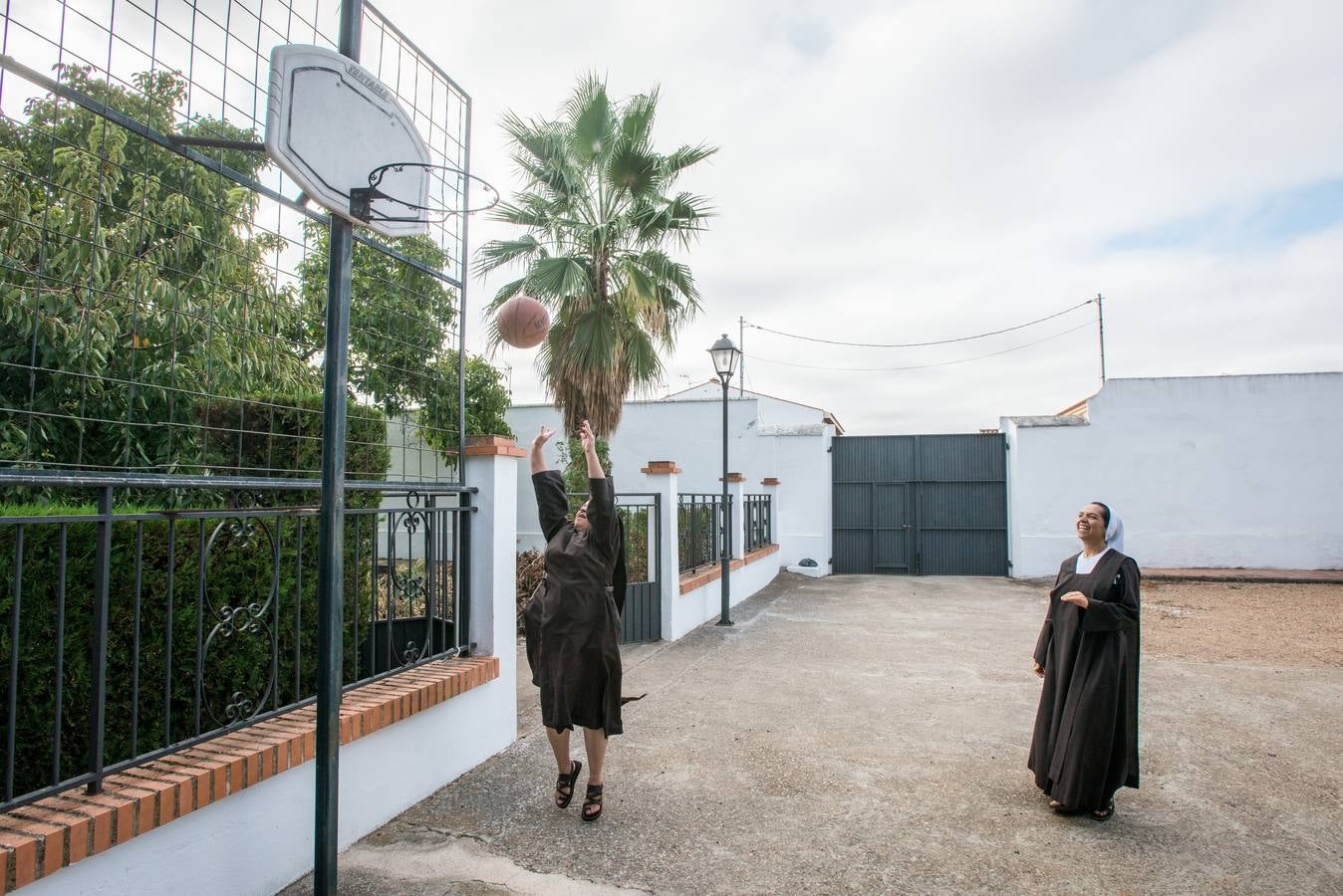 Tras las rejas de clausura