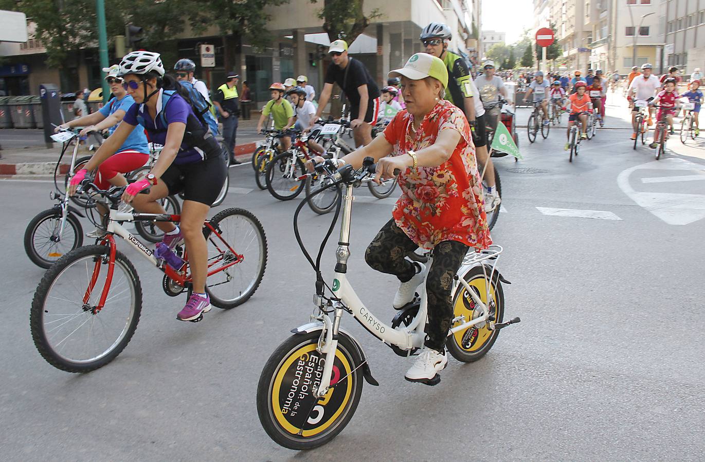 Miles de ciclistas disfrutan de la Fiesta de la Bicicleta