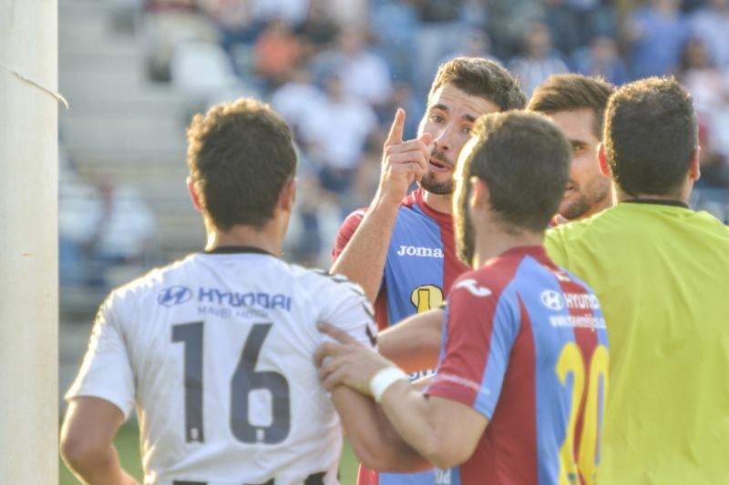 Empate sin goles entre el Badajoz y el Extremadura