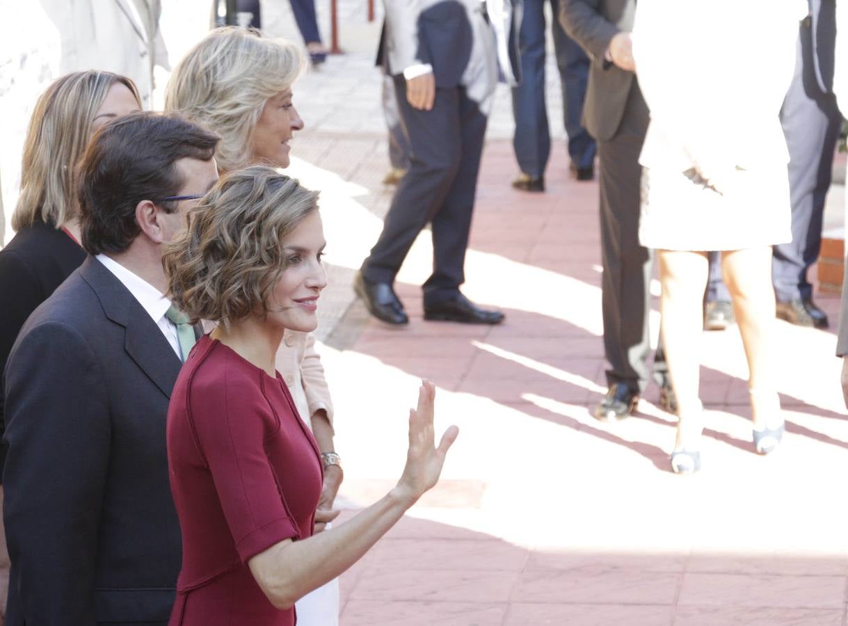 Jueves, 1 de octubre: Doña Letizia inaugura de manera oficial el curso de FP en Cáceres y defiende esta modalidad de enseñaza, que cuenta con 800.000 alumnos en todo el país. Fotografías: Jorge Rey y Lorenzo Cordero.