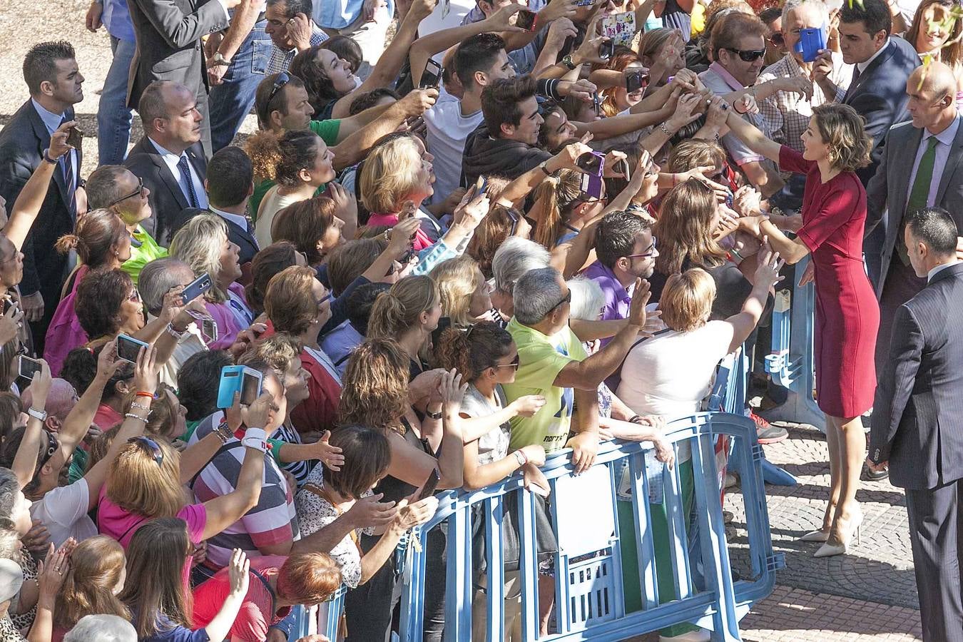 Jueves, 1 de octubre: Doña Letizia inaugura de manera oficial el curso de FP en Cáceres y defiende esta modalidad de enseñaza, que cuenta con 800.000 alumnos en todo el país. Fotografías: Jorge Rey y Lorenzo Cordero.