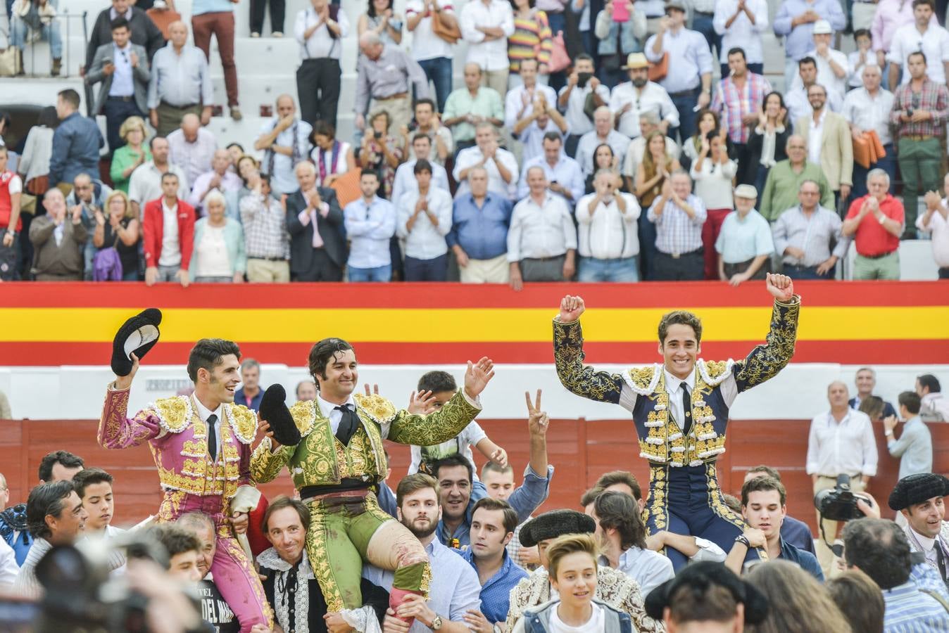 Sábado, 3 de octubre: Posada de Maravillas salió a hombros en su alternativa acompañado por Morante y Talavante. La terna ofreció  una gran tarde de toros y abrieron la puerta grande en la primera corrida de la feria de Zafra. Fotografía: JV Arnelas