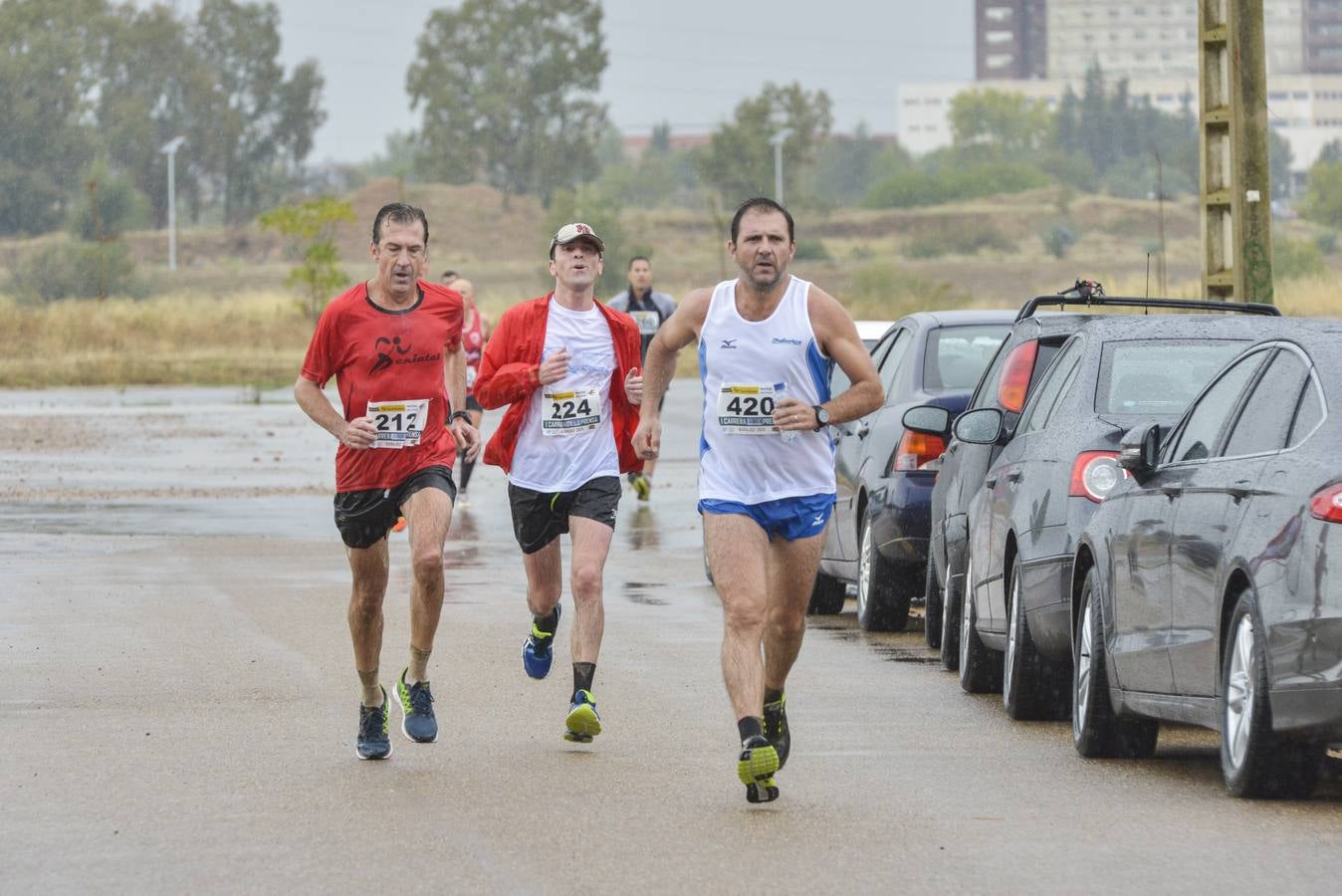 Búscate en las fotos de la I carrera de la prensa de Badajoz