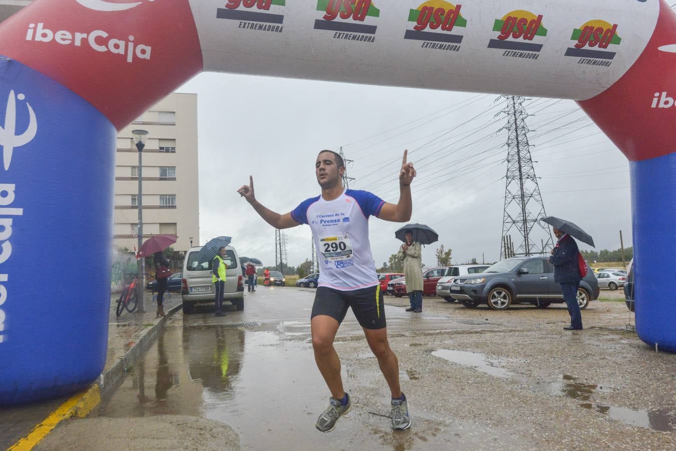 Búscate en las fotos de la I carrera de la prensa de Badajoz
