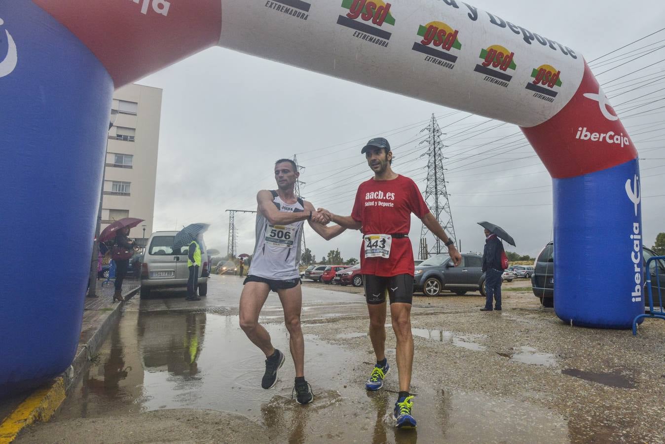 Búscate en las fotos de la I carrera de la prensa de Badajoz