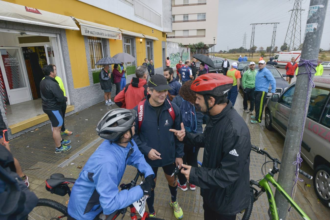 Búscate en las fotos de la I carrera de la prensa de Badajoz