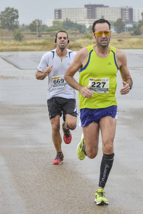 Búscate en las fotos de la I carrera de la prensa de Badajoz
