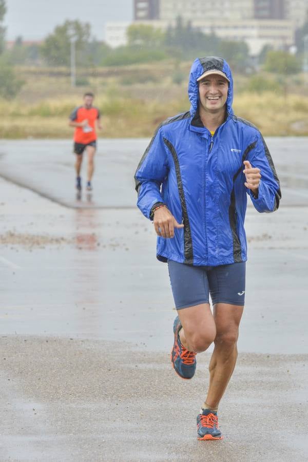 Búscate en las fotos de la I carrera de la prensa de Badajoz